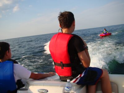 STINGRAY POWER BOAT RENTAL with Captain (3 Hour Minimum)
