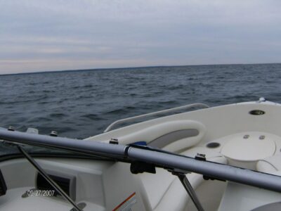 STINGRAY POWER BOAT RENTAL with Captain (3 Hour Minimum)