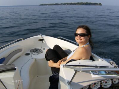 STINGRAY POWER BOAT RENTAL with Captain (3 Hour Minimum)