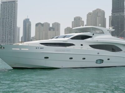 Majesty 101ft Yacht Rental With Jacuzzi (Dubai – 60 Guests Max)