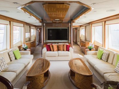 Majesty 101ft Yacht Rental With Jacuzzi (Dubai – 60 Guests Max)
