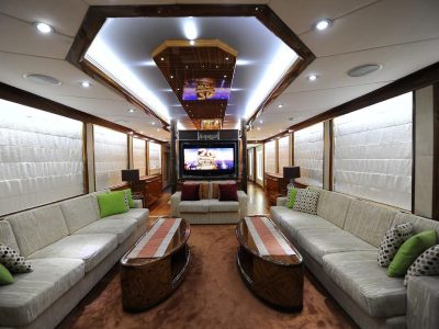 Majesty 101ft Yacht Rental With Jacuzzi (Dubai – 60 Guests Max)