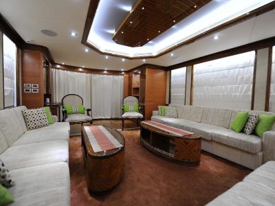 Majesty 101ft Yacht Rental With Jacuzzi (Dubai – 60 Guests Max)