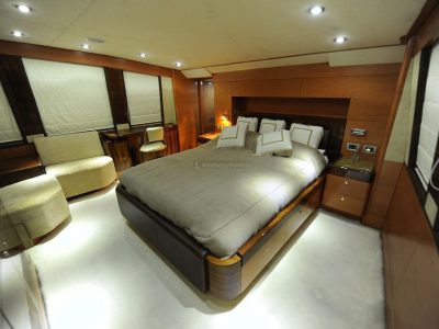 Majesty 101ft Yacht Rental With Jacuzzi (Dubai – 60 Guests Max)