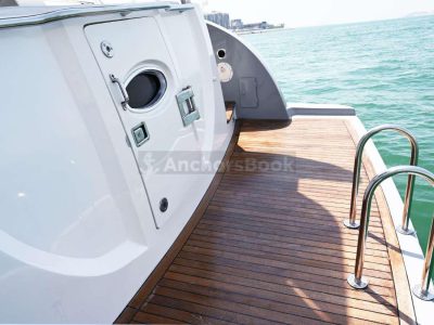 Majesty 59ft Yacht Rental (Dubai – 25 Guests Max)
