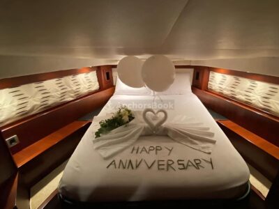 Luxury Yacht IN ABU DHABI – Max 10 Guests