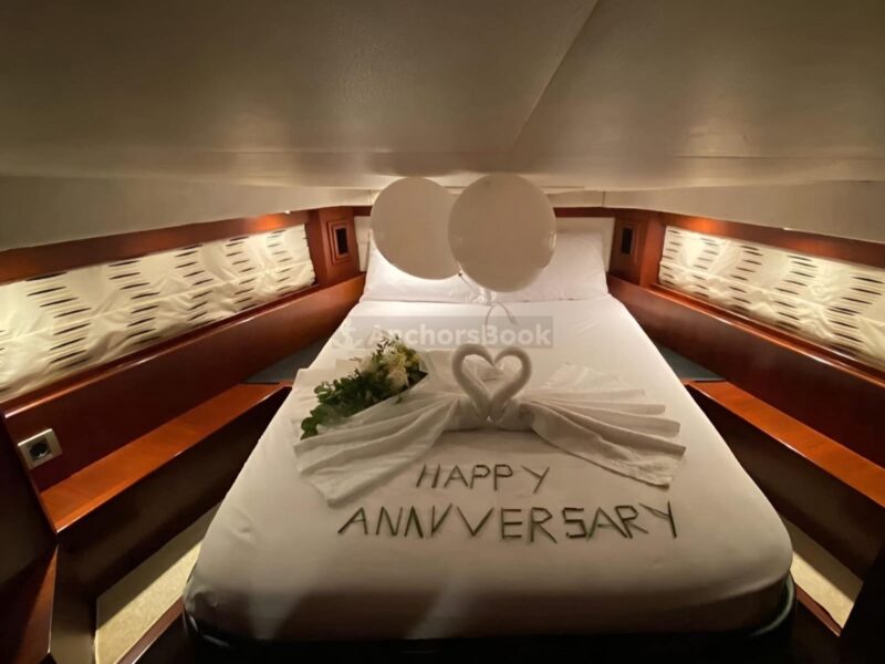 Luxury Yacht IN ABU DHABI – Max 10 Guests