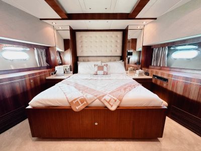 Dubai 98 ft Mega Sized Luxury Yacht - VIP 12 Guests