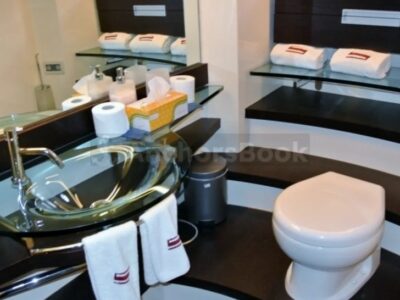 Private Yacht Charter In Dubai – 68ft Luxury Yacht – 15 PAX