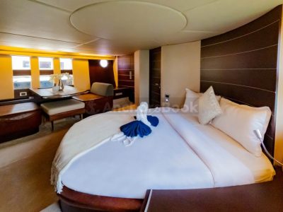 Private Yacht Charter In Dubai – 68ft Luxury Yacht – 15 PAX