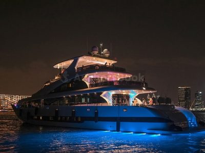 3 Hour Superyacht Experience with Live DJ, Dinner, & Drinks