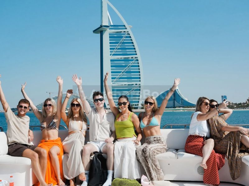 2-3 Hour Evening or Morning Luxury Yacht Tour With VIP Dinner