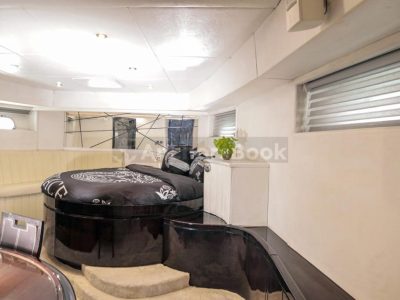 3-6 Hour Birthday Party 95ft Yacht With Jacuzzi, Cake, Decorations & Drinks Included – Dinner Optional – (Up to 50PAX)
