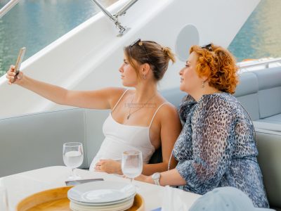 DUBAI MARINA YATCH TOUR - 1HR