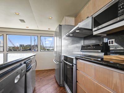 Luxury Motor Yacht Charter