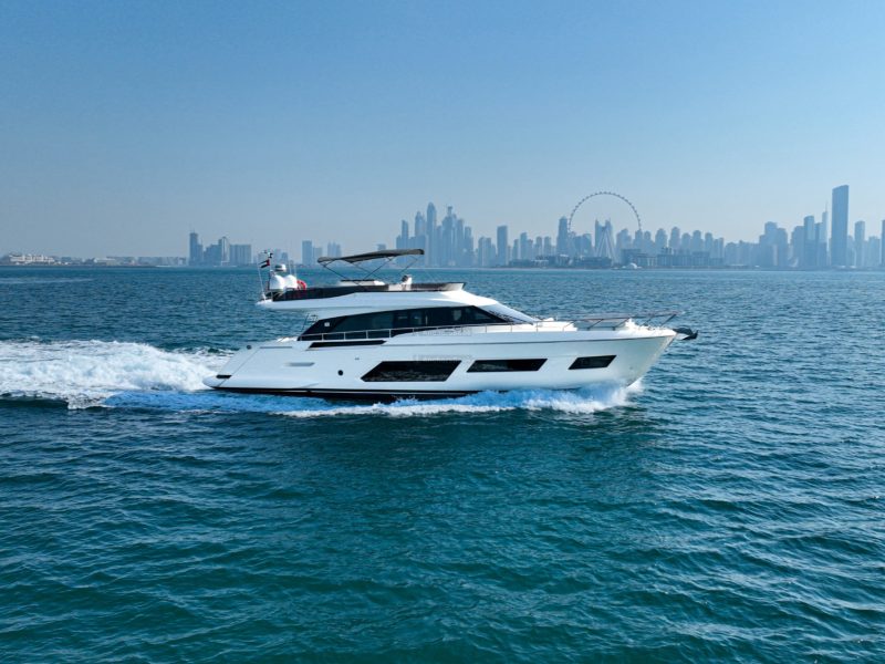 3-4 Hour – Luxury VIP Executive Yacht Charter (Up To 12PAX) – Includes Drinks, Dinner, Watersports