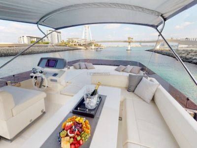 3-4 Hour – Luxury VIP Executive Yacht Charter (Up To 12PAX) – Includes Drinks, Dinner, Watersports