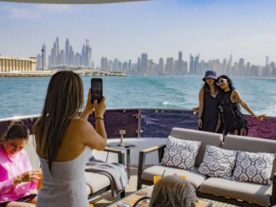 3 Hour Superyacht Experience with Live DJ, Dinner, & Drinks