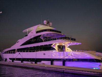 3 Hour Superyacht Experience with Live DJ, Dinner, & Drinks