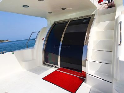 48 ft Entry Level Flybridge Yacht - 10PAX