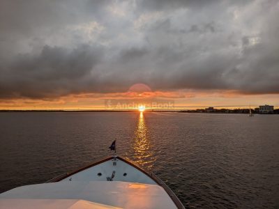 Luxury Motor Yacht Charter