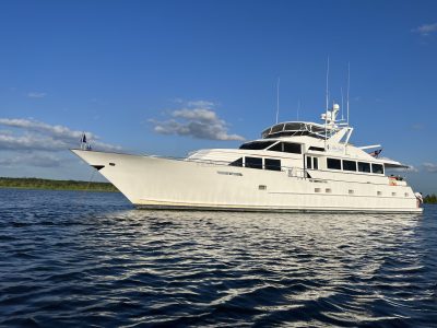 Luxury Motor Yacht Charter