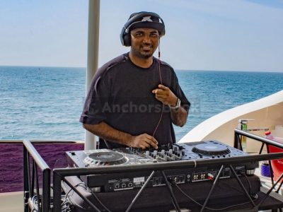 3 Hour Superyacht Experience with Live DJ, Dinner, & Drinks