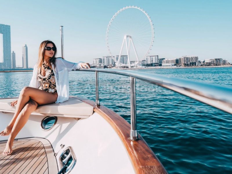 3-4 Hour – Private 82ft Yacht Charter (50PAX) – Includes Drinks, Dinner, TV/Projector