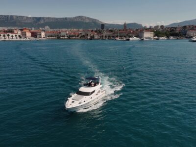 Sunseeker Manhattan 48ft Flybridge Luxury Yacht (Full Day Charter With Crew)