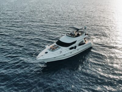 Sunseeker Manhattan 48ft Flybridge Luxury Yacht (Full Day Charter With Crew)