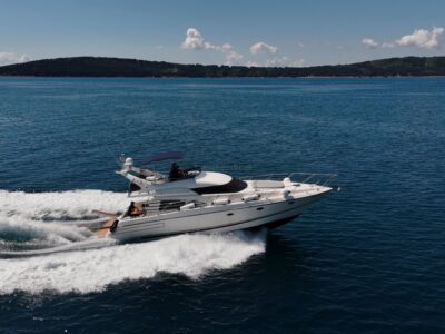 Sunseeker Manhattan 48ft Flybridge Luxury Yacht (Full Day Charter With Crew)