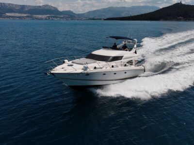 Sunseeker Manhattan 48ft Flybridge Luxury Yacht (Full Day Charter With Crew)