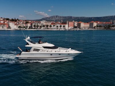 Sunseeker Manhattan 48ft Flybridge Luxury Yacht (Full Day Charter With Crew)