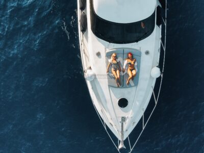 Sunseeker Manhattan 48ft Flybridge Luxury Yacht (Full Day Charter With Crew)
