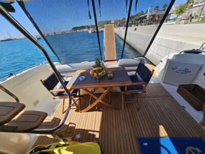 Sunseeker Manhattan 48ft Flybridge Luxury Yacht (Full Day Charter With Crew)