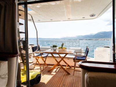 Sunseeker Manhattan 48ft Flybridge Luxury Yacht (Full Day Charter With Crew)