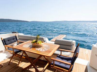 Sunseeker Manhattan 48ft Flybridge Luxury Yacht (Full Day Charter With Crew)