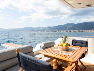 Sunseeker Manhattan 48ft Flybridge Luxury Yacht (Full Day Charter With Crew)