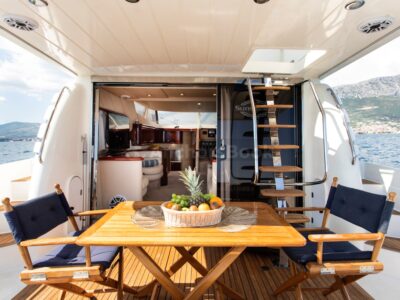 Sunseeker Manhattan 48ft Flybridge Luxury Yacht (Full Day Charter With Crew)