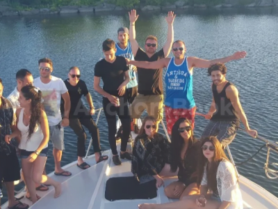 Yacht Rental In Mississauga & Toronto - 12 Max Guests