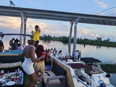 Party Houseboat Cruise In Montreal, Quebec | Max 25 Guests