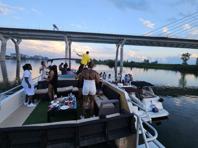 Party Houseboat Cruise In Montreal, Quebec | Max 25 Guests