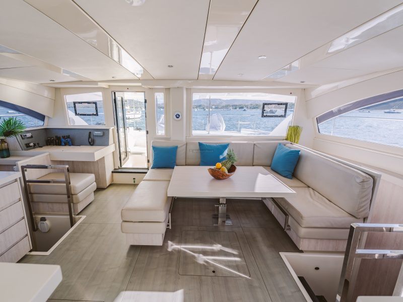 Private Morning 4 Hour Yacht Tour in Costa Rica - 51ft Leopard! (Food & Drinks included)