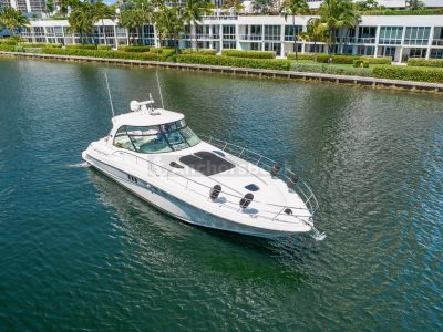 52' Sea Ray Yacht Charter for 12 people in Cancún