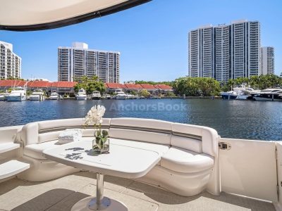 52' Sea Ray Yacht Charter for 12 people in Cancún