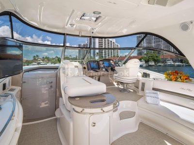 52' Sea Ray Yacht Charter for 12 people in Cancún