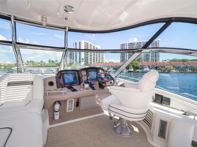 52' Sea Ray Yacht Charter for 12 people in Cancún