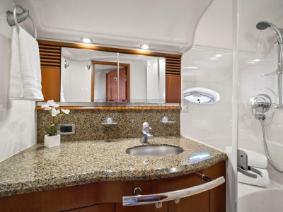 52' Sea Ray Yacht Charter for 12 people in Cancún