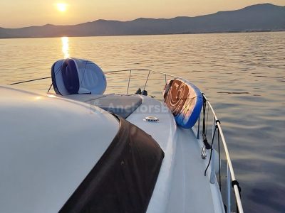 Sunseeker Manhattan 48ft Flybridge Luxury Yacht (Full Day Charter With Crew)