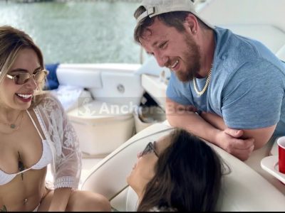 Succulenta Rosé Yacht (Captain & Fuel included)